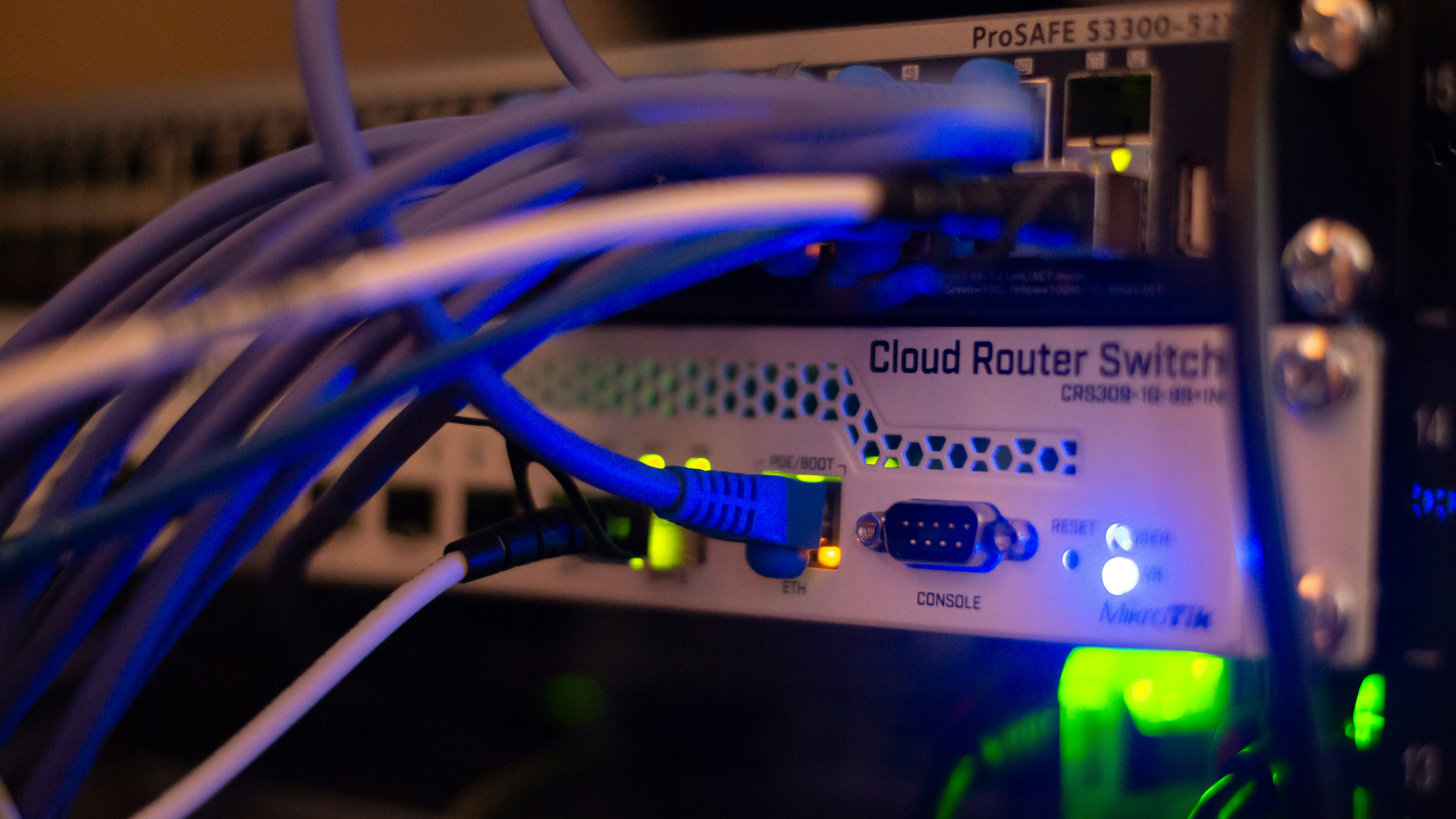 ZINIT Services Networking Infrastructure